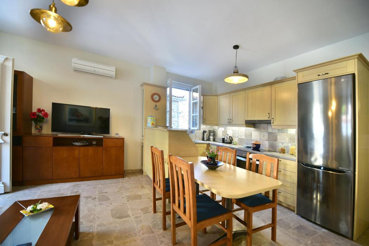 Feel At Home - Family House In Hydra Esterno foto