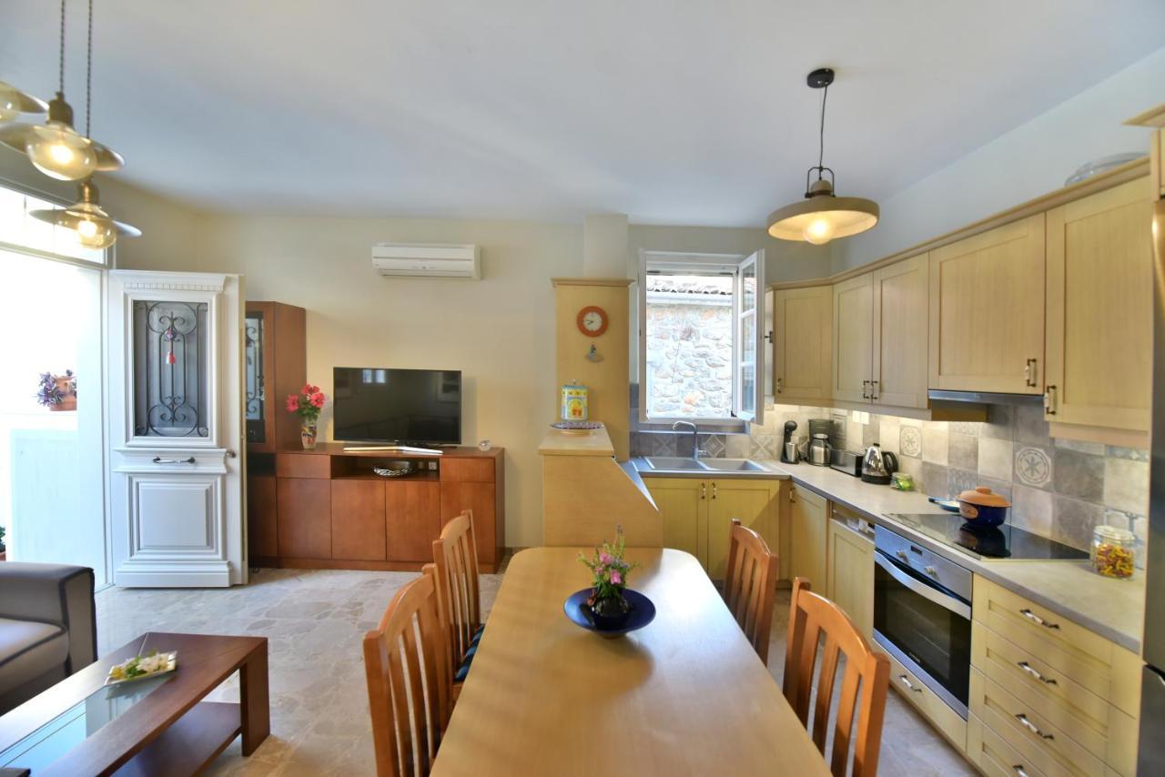 Feel At Home - Family House In Hydra Esterno foto