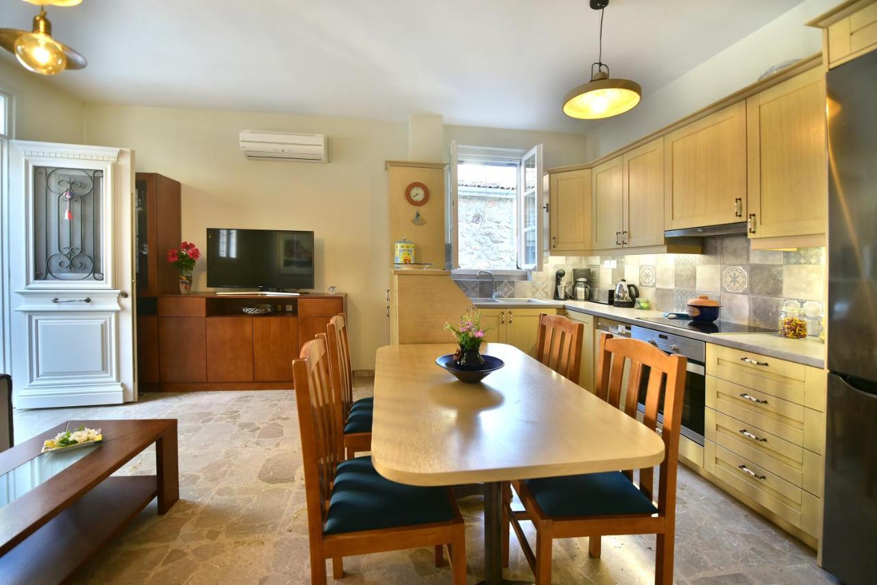 Feel At Home - Family House In Hydra Esterno foto